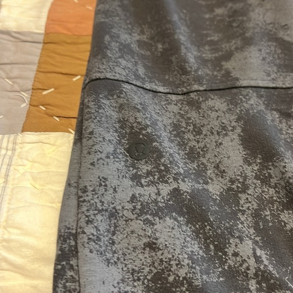 Mens lululemon joggers gray camo sweatpants medium - Picture 4 of 4